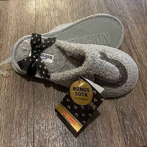 True Religion Ladies Grey Slipper Pink Sequin Horseshoe
(No Socks) Size S (5-6)